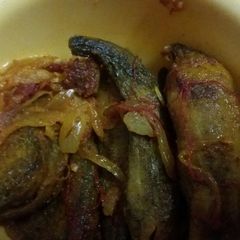 A picture of Fried karele with onion.