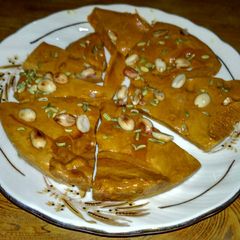 A picture of Honeycomb Candy / Gur Gatta.