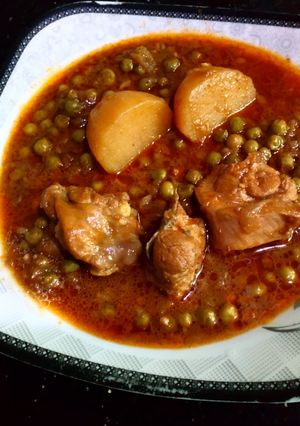 A picture of Karahi style alu matr chicken ka salen.