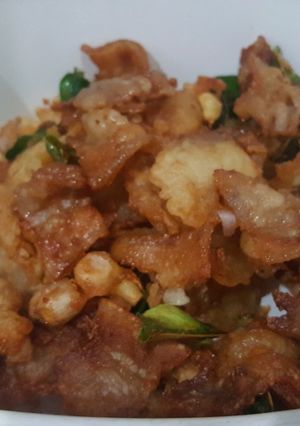 รูปของ หมูสไลด์ทอดใบมะกรูด🥓🍀