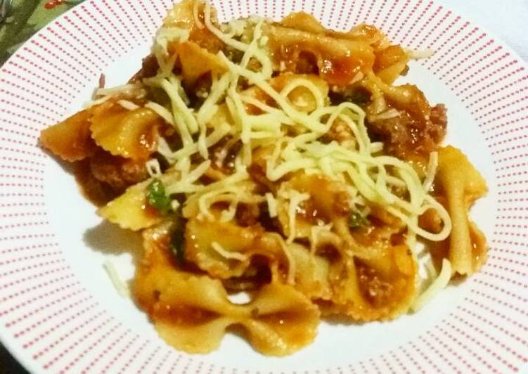 Lacitos en salsa bolognesa