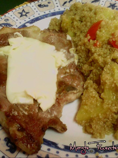 Una foto de Chuleta de cerdo con quinoa con piña