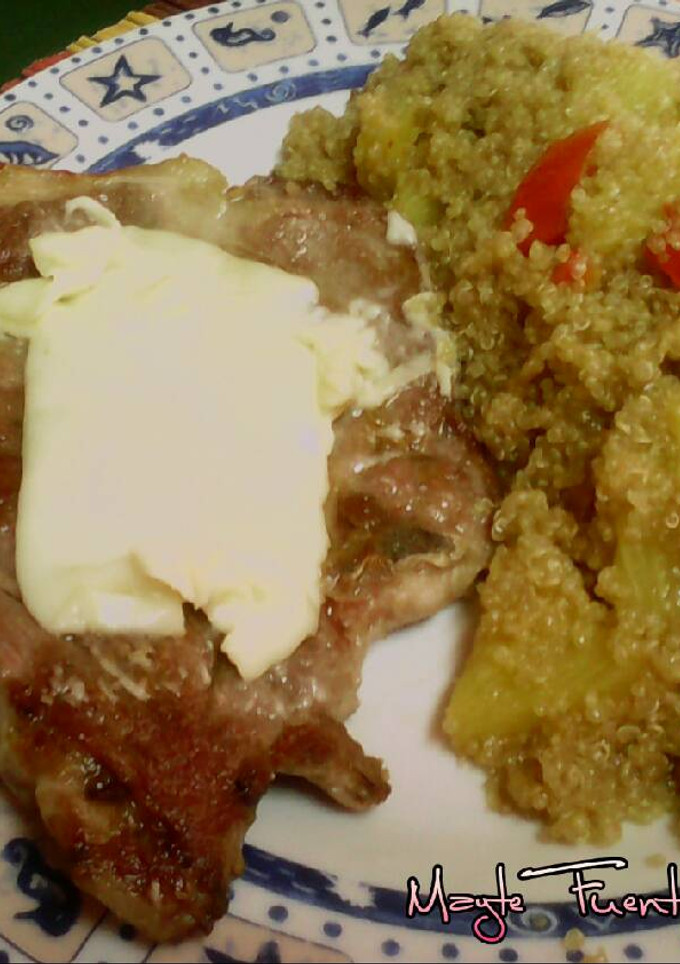 Una foto de Chuleta de cerdo con quinoa con piña