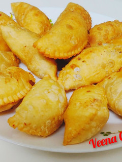मावा गुजिया (mawa gujiya recipe in Hindi) रेसिपी मुख्य फोटो
