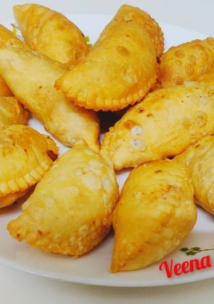 मावा गुजिया (mawa gujiya recipe in Hindi) रेसिपी मुख्य फोटो