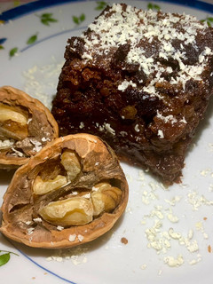 Una foto de Brownie de chocolate con nueces 🍫