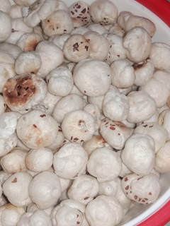 भुने हुए मखाने(bhune hue makhane recipe in hindi) रेसिपी मुख्य फोटो