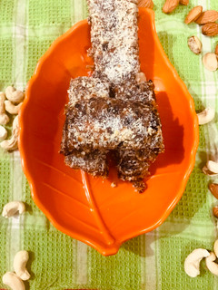 एनर्जी बार (Energy Bar Recipe In Marathi) रेसिपी चे मुख्य फोटो
