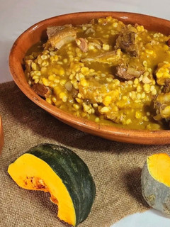 Una foto de 🇦🇷🥘 Locro Argentino a la olla de hierro 🥘🇦🇷