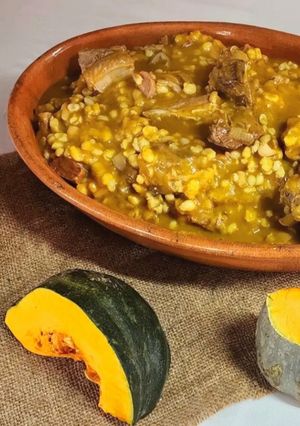 Una foto de 🇦🇷🥘 Locro Argentino a la olla de hierro 🥘🇦🇷