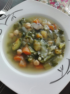 Una foto de Caldo Sopa de verduras de la huerta