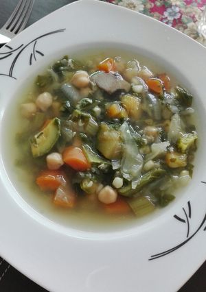 Una foto de Caldo Sopa de verduras de la huerta