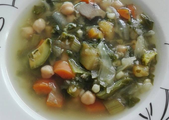 Caldo Sopa de verduras de la huerta Receta de Berenice Jasso- Cookpad