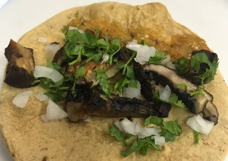 Chicharrón de Portobello en tacos