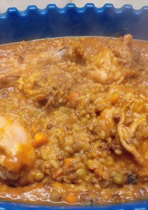 Una foto de Guiso de arroz con pollo!🍗🍙
