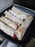 Fajitas caseras de verduras, pollo y queso sardo