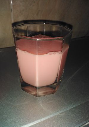 A picture of Watermelon and pineapple smoothie.