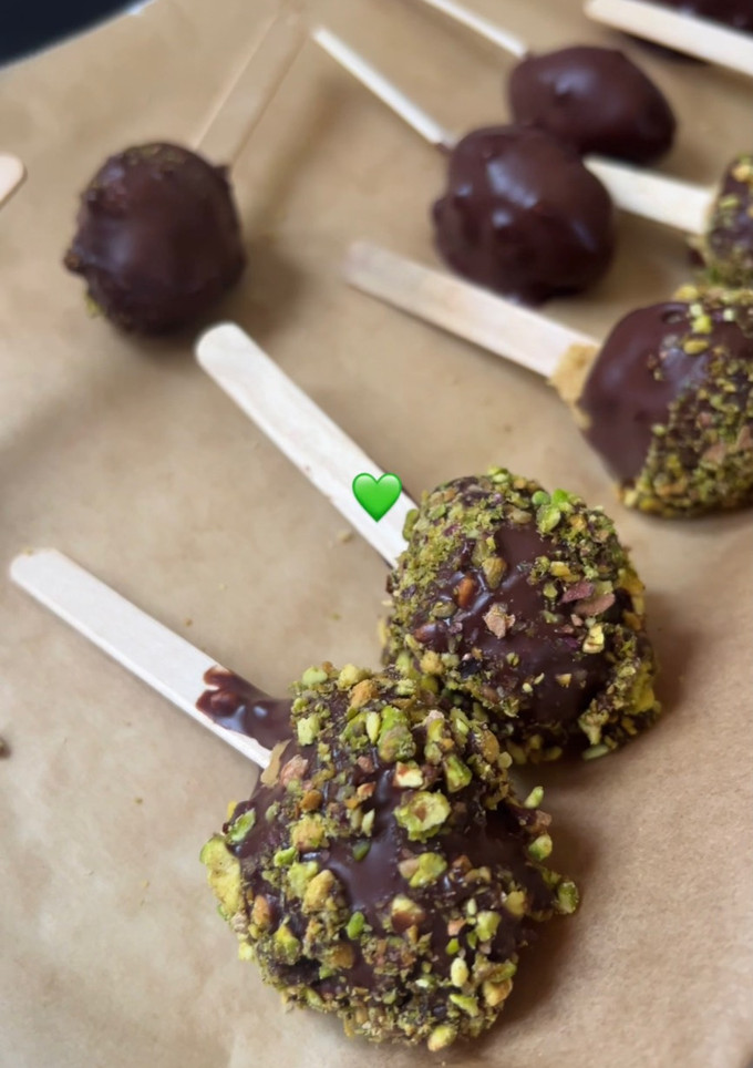 Una foto de Trufas keto de pistacho