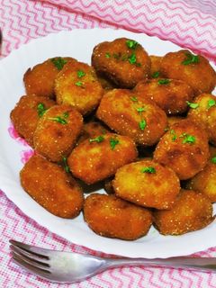 चिकन नगेट्स (chicken nuggets recipe in marathi) रेसिपी चे मुख्य फोटो