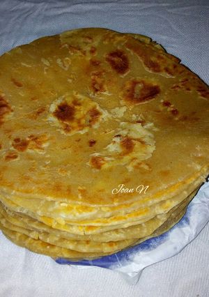 A picture of Chapatis.