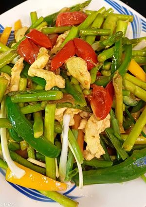 Hình của món Măng tây, ớt chuông xào ức gà.