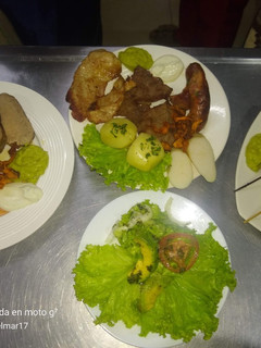 Una foto de Brochetas de pollo y Filet mignon