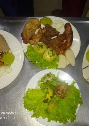 Una foto de Brochetas de pollo y Filet mignon