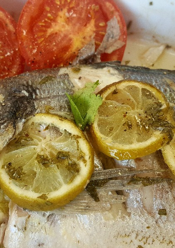Una foto de Dorada con lima y cilantro (al horno)
