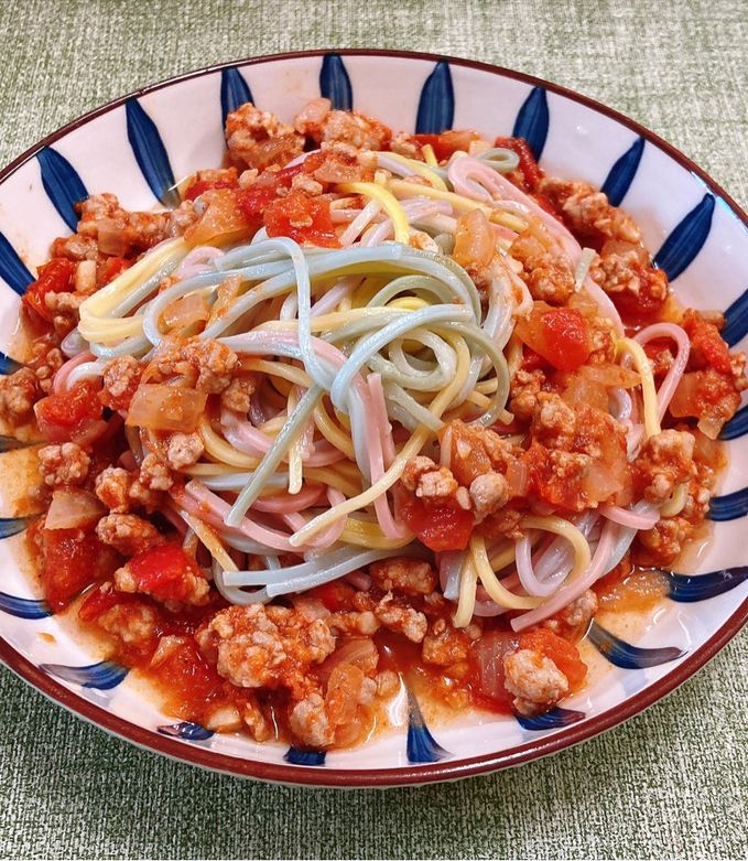 蕃茄肉醬彩虹麵 的食譜成品照片