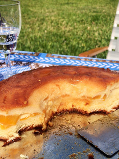 Una foto de Postre de durazno (torta-flan)