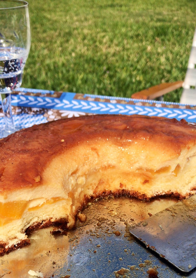 Una foto de Postre de durazno (torta-flan)