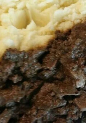 Dinsztelt csirkemáj krumplipürével recept fotója
