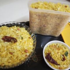 A picture of Poha chivda.