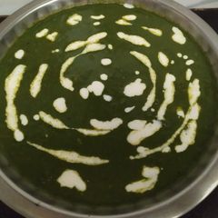 A picture of Restaurant style Palak paneer.