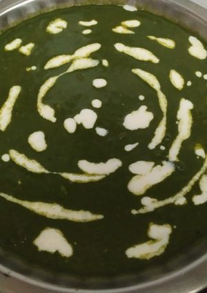 A picture of Restaurant style Palak paneer.