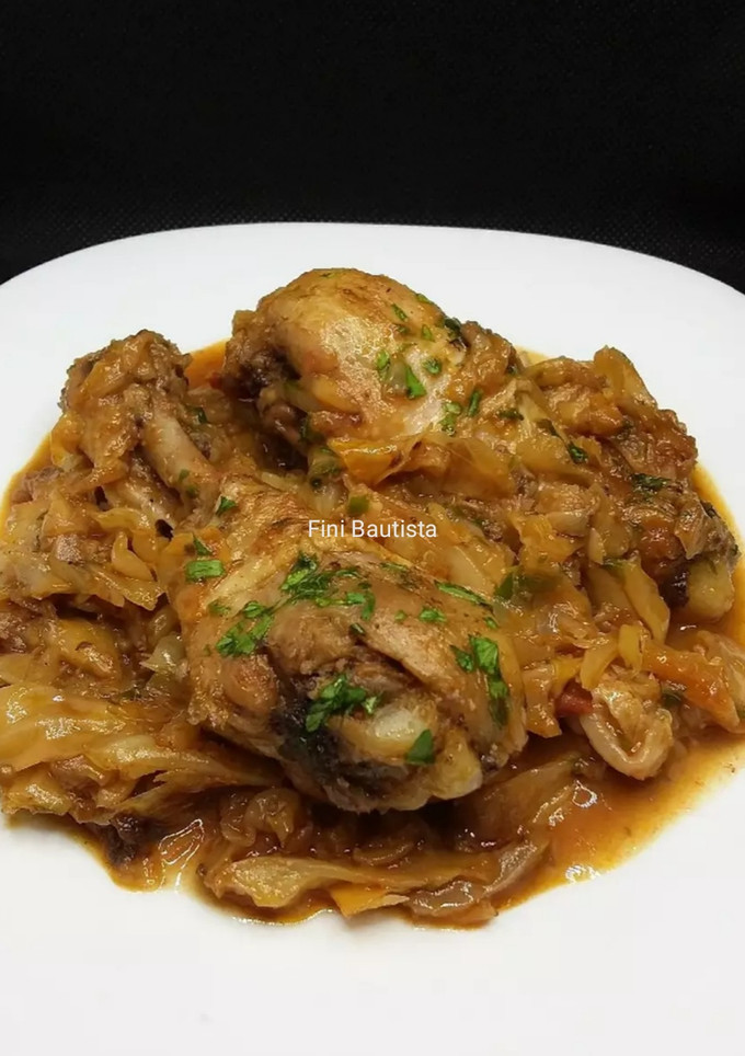 Una foto de Jamoncitos de pollo con repollo (col)