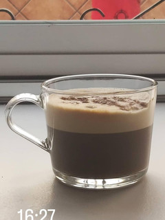 Una foto de Café con leche ☕😋