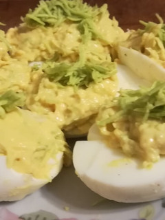 Una foto de Huevos rellenos de aguacate🥑