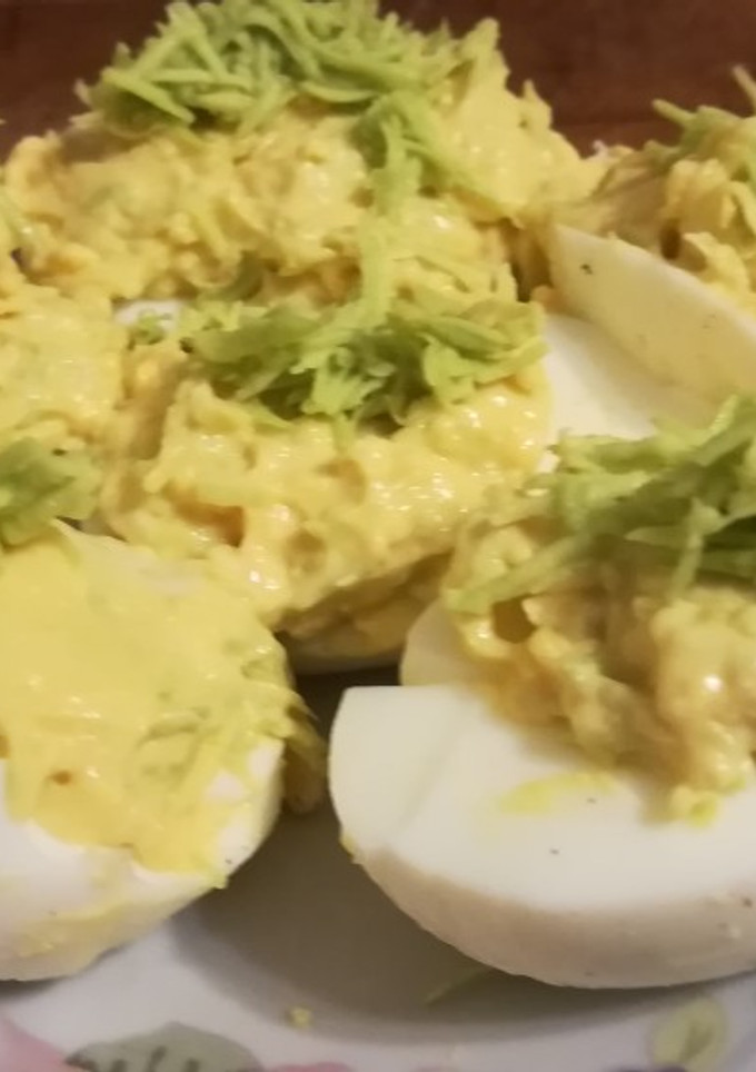Una foto de Huevos rellenos de aguacate🥑
