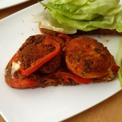 A picture of Juicy chicken burger.