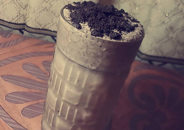 Step-by-Step Guide to Make Favorite Oreo Milk Shake