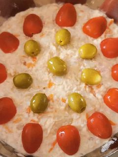 Una foto de Ensaladilla de cangrejo y atún