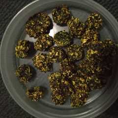 A picture of Spinach balls.