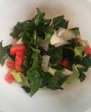 Ensalada de espinacas, lechuga, tomate y pepino