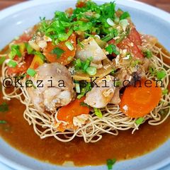 A picture of IFUMIE (Deep Fry Noodles Topped with Spicy Stir Vegetables).