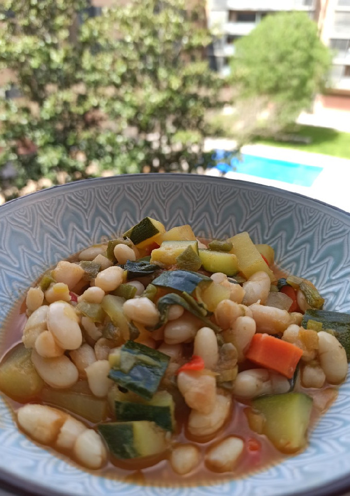 Una foto de Alúbias con verduras