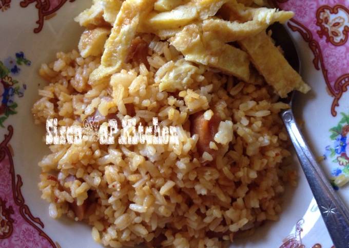 Standar Resep  bikin Nasi goreng sosis telur orak arik sederhana dijamin sedap