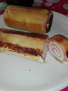 Una foto de Rollito de jamón-queso y beicon-queso