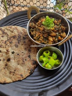मुळ्याची भाजी बाजरीची भाकरी (mulyachi bhaji bajrichi bhakhri recipe in marathi) रेसिपी चे मुख्य फोटो