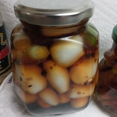 A picture of Old Fashioned Pub Pickled Onions.